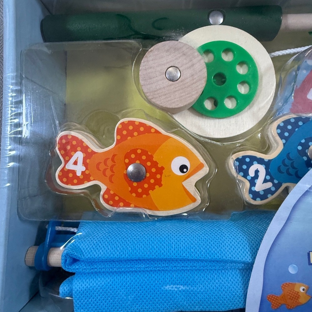Melissa & Doug Catch & Count Wooden Fishing Game Magnetic Toddler Toy 5149 NEW - Picture 5 of 8